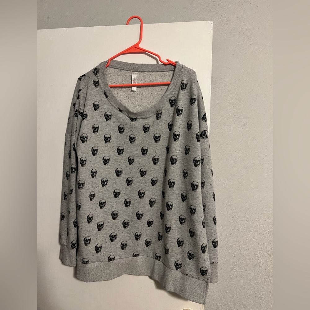 EUC Textured Maternity/Breastfeeding Sweatshirt